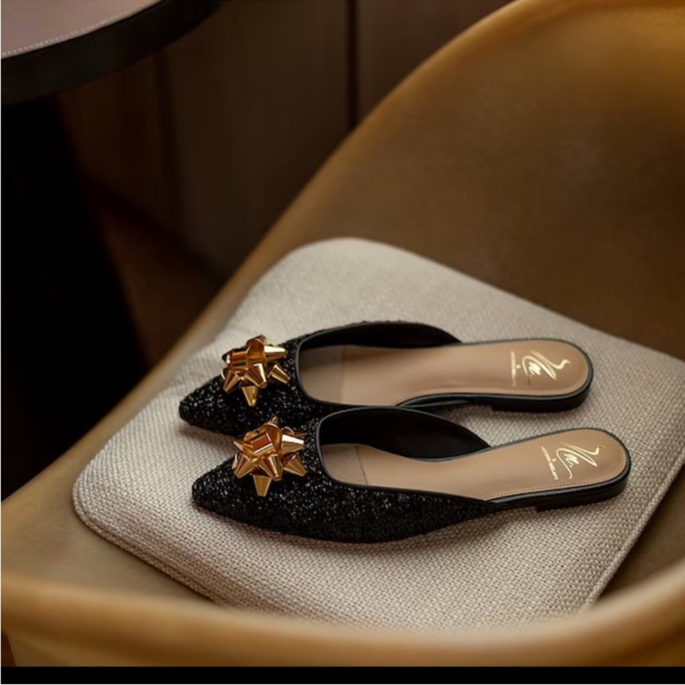 Antonio Melani
x The Nat Note Estrella Textured Ornamented Bow Dress Mules